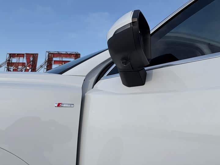 Фото 9 - Audi Q3