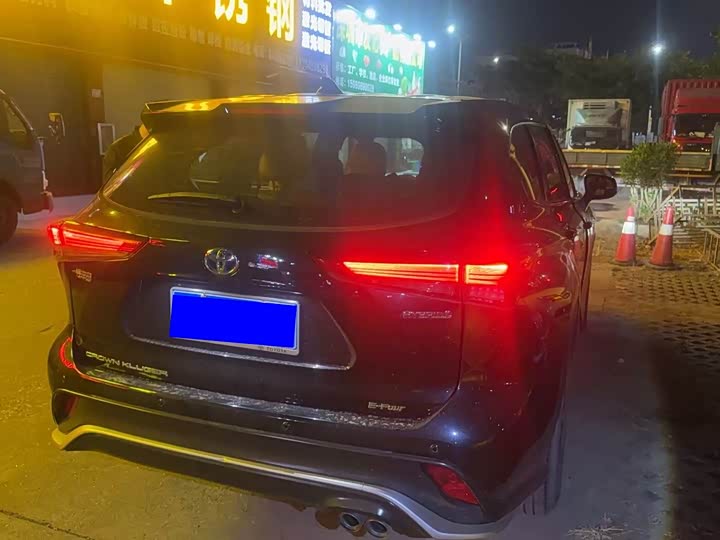 Фото 3 - Toyota Crown Kluger