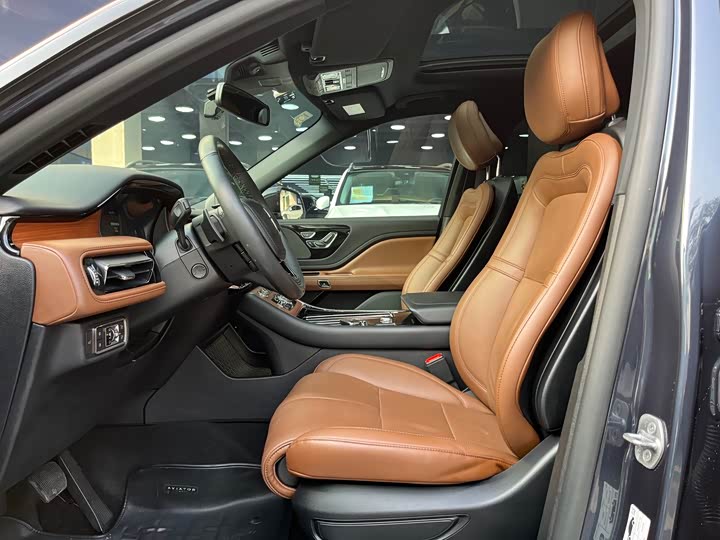 Фото 8 - Lincoln Aviator