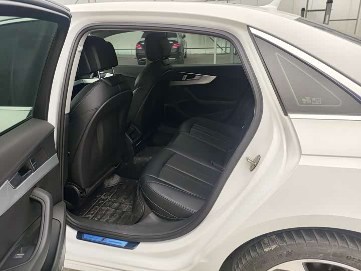 Фото 3 - Audi A4L