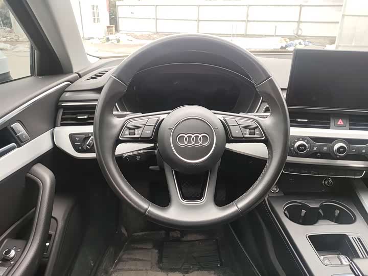 Фото 5 - Audi A4L