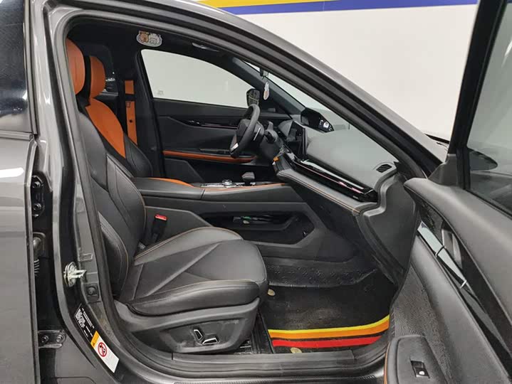 Фото 8 - Changan UNI-V