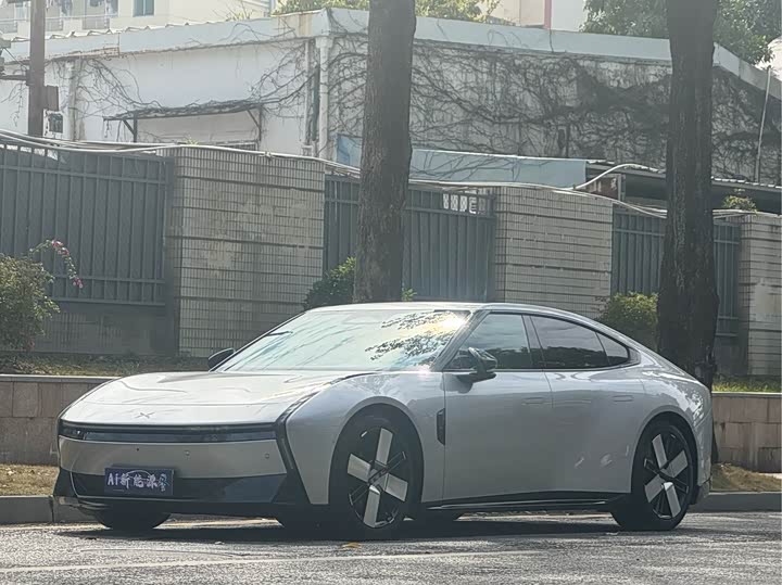 Фото 1 - XPeng P7