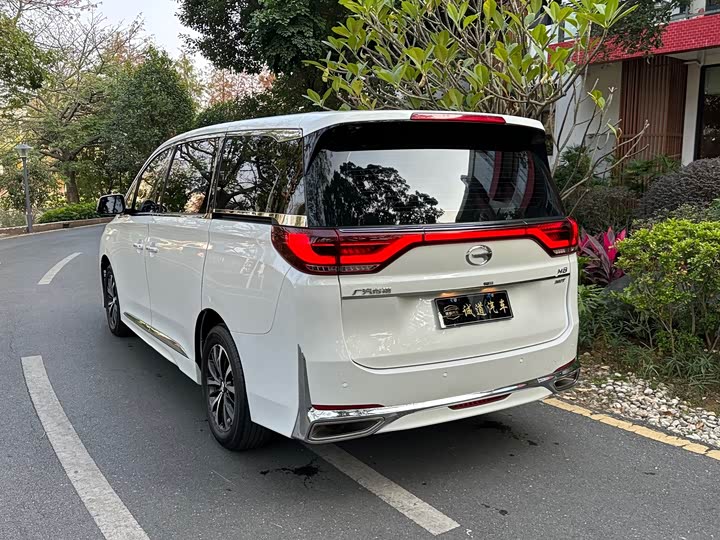 Фото 2 - GAC Trumpchi M8