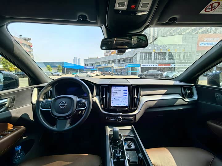 Фото 6 - Volvo XC60