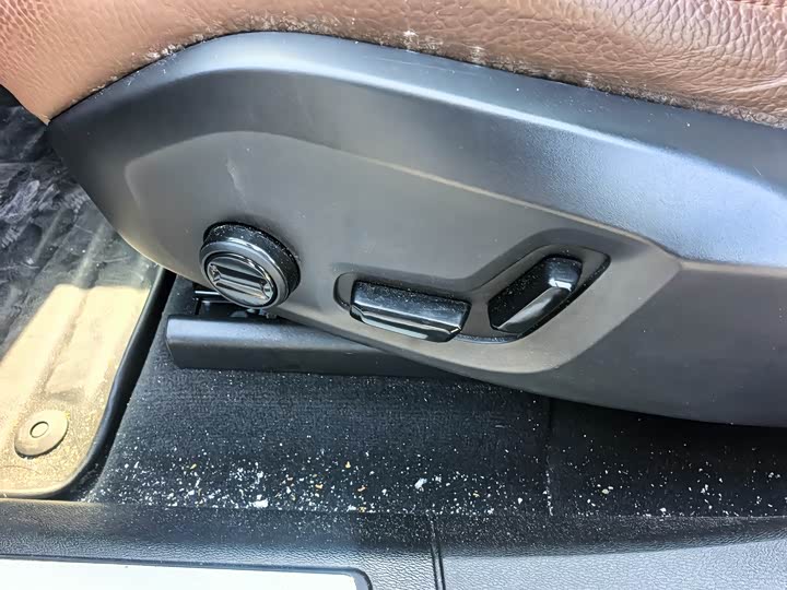 Фото 8 - Volvo XC60