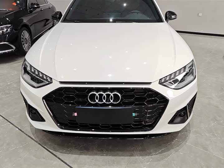 Фото 2 - Audi A4L