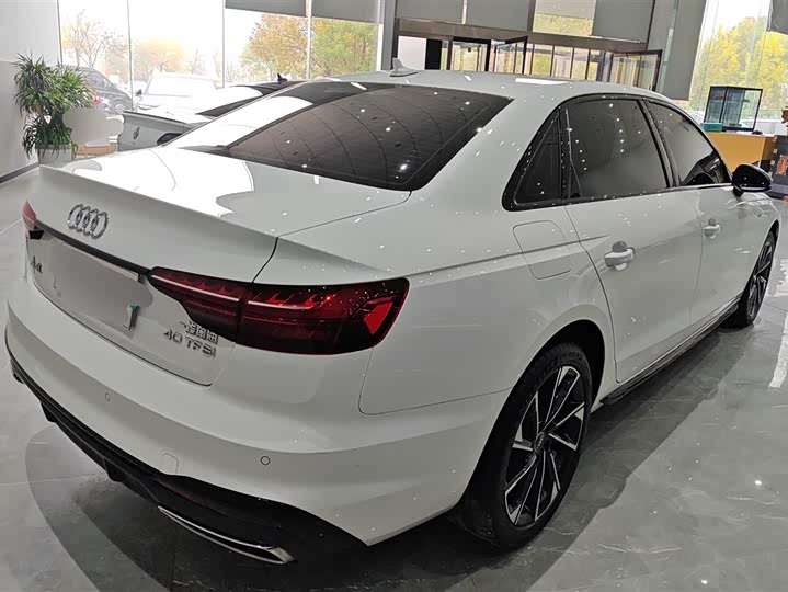 Фото 3 - Audi A4L