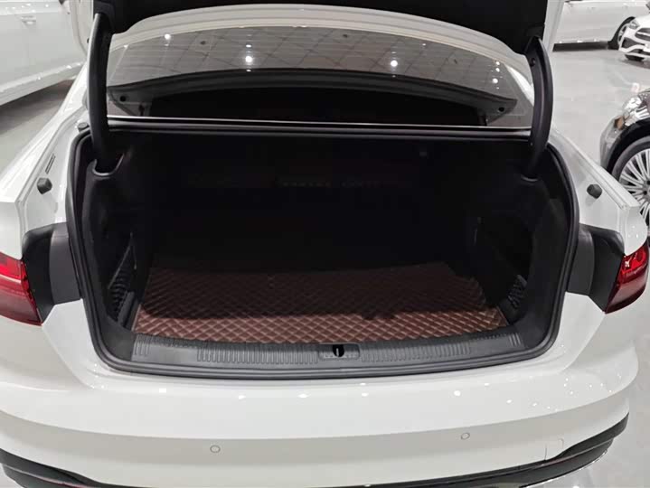 Фото 4 - Audi A4L