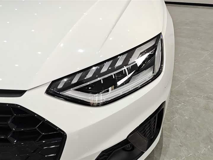 Фото 5 - Audi A4L