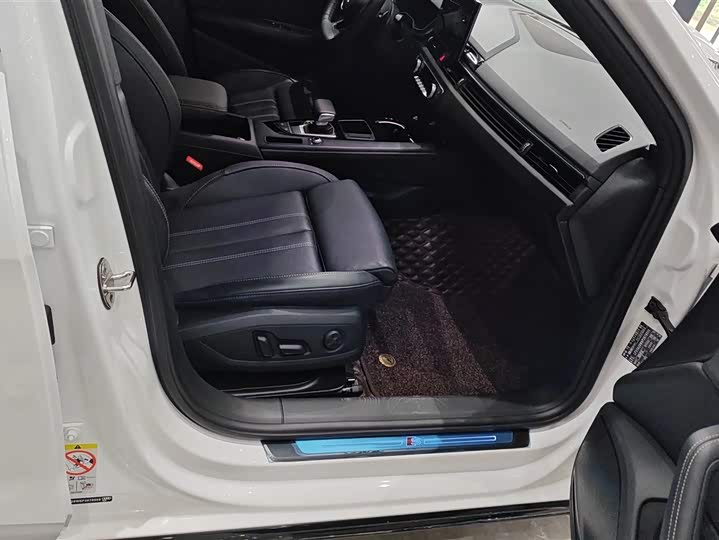 Фото 8 - Audi A4L