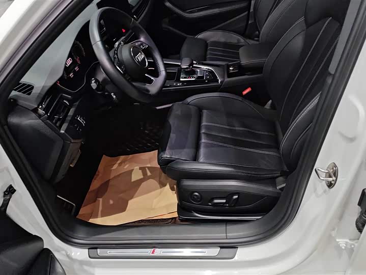 Фото 9 - Audi A4L