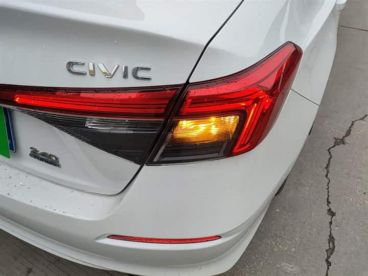 Фото 8 - Honda Civic