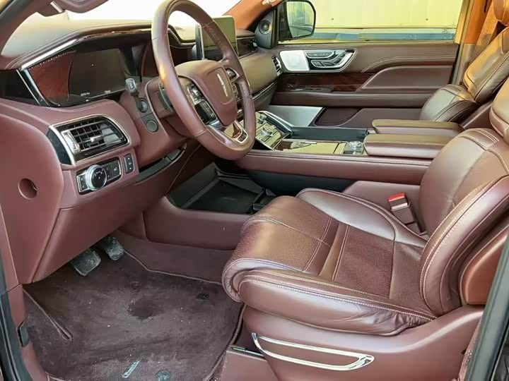 Фото 3 - Lincoln Navigator