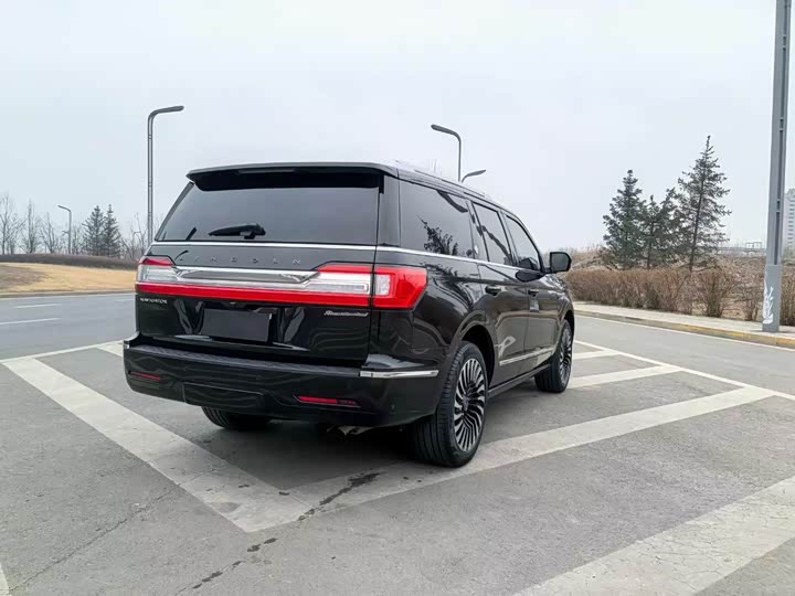 Фото 5 - Lincoln Navigator