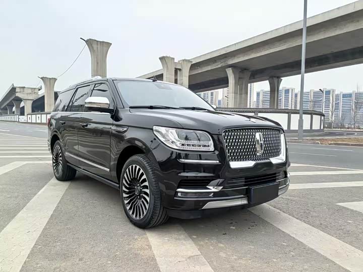 Фото 6 - Lincoln Navigator