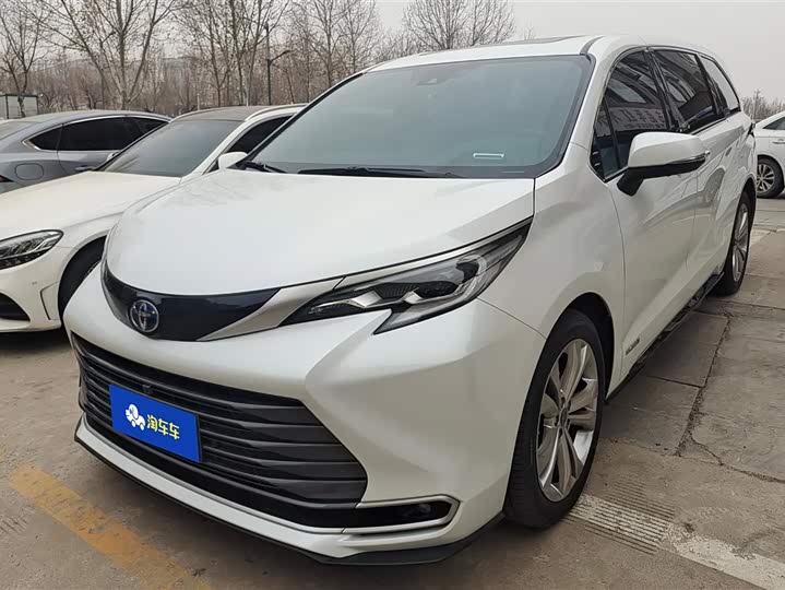 Фото 1 - Toyota Sienna