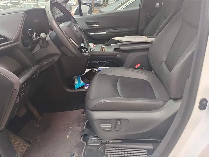 Фото 9 - Toyota Sienna