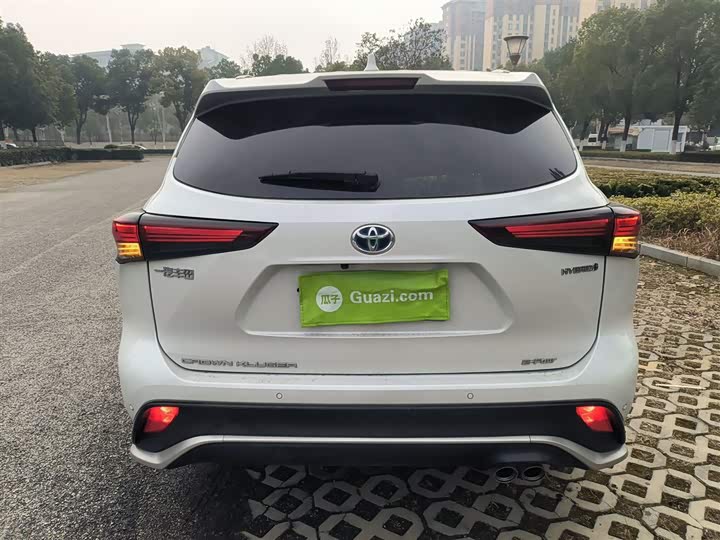 Фото 6 - Toyota Crown Kluger