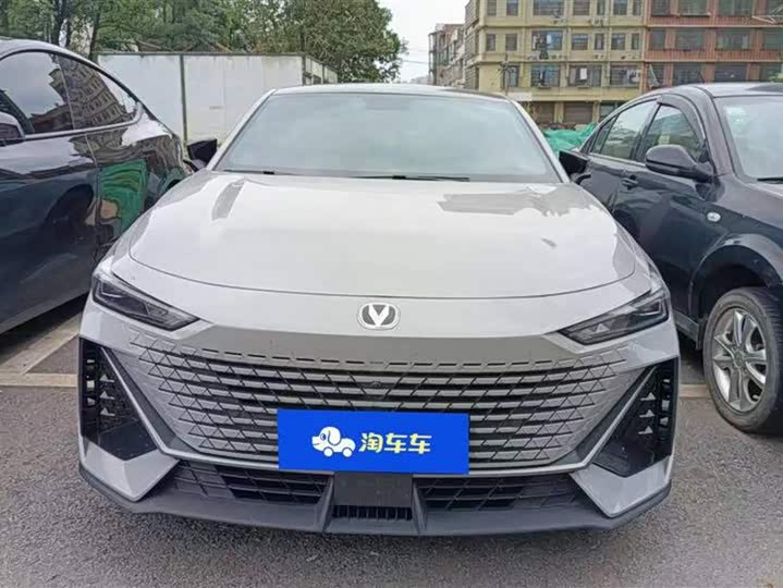 Фото 2 - Changan UNI-V