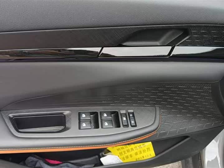 Фото 7 - Changan UNI-V