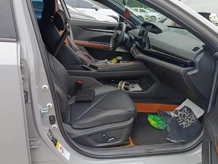 Фото 8 - Changan UNI-V