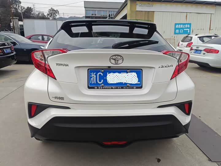 Фото 9 - Toyota Izoa