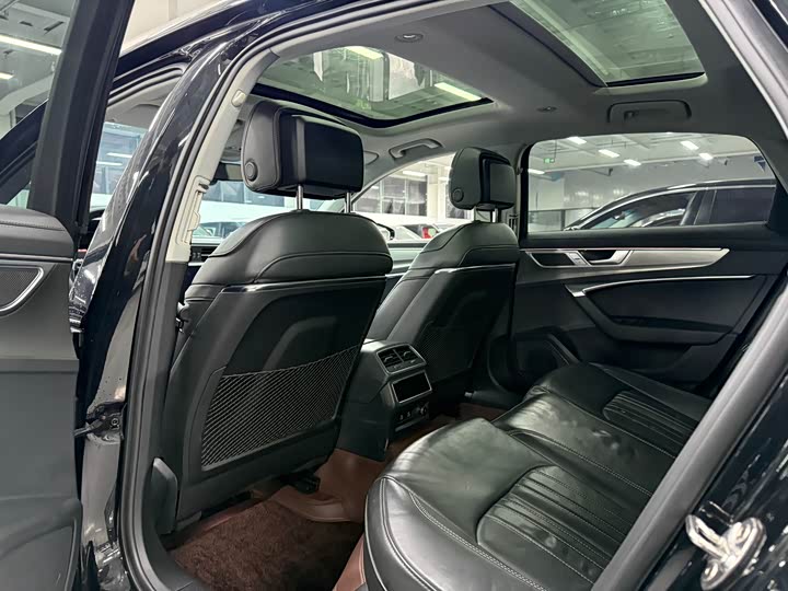 Фото 8 - Audi A6L