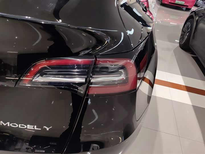 Фото 8 - Tesla Model Y