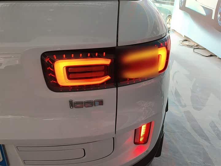 Фото 8 - Geely Icon