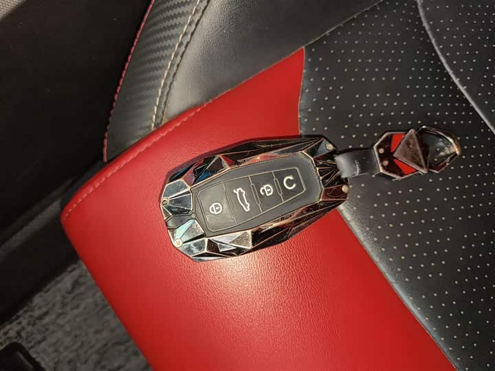 Фото 9 - Geely Icon