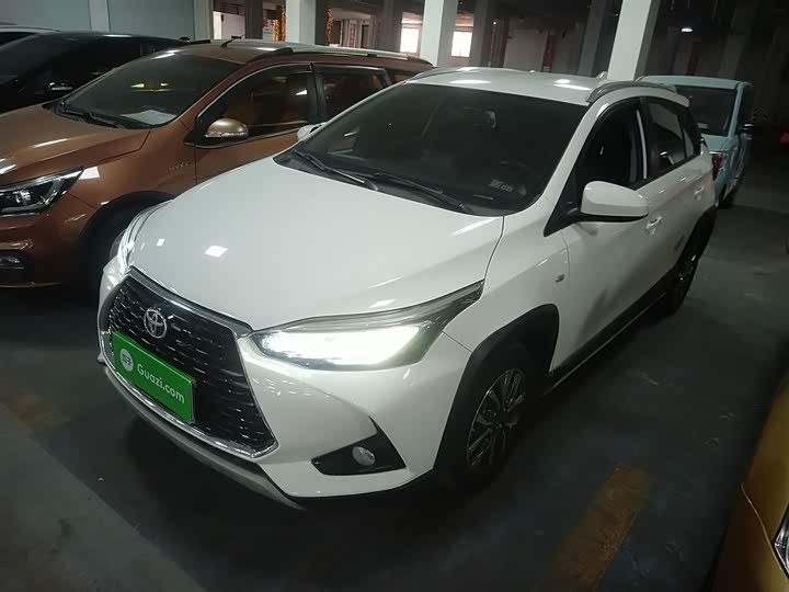 Фото 1 - Toyota Yaris L Hatchback