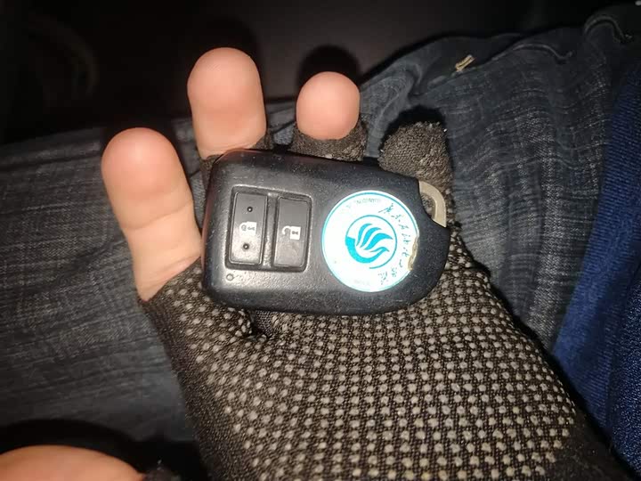 Фото 9 - Toyota Yaris L Hatchback