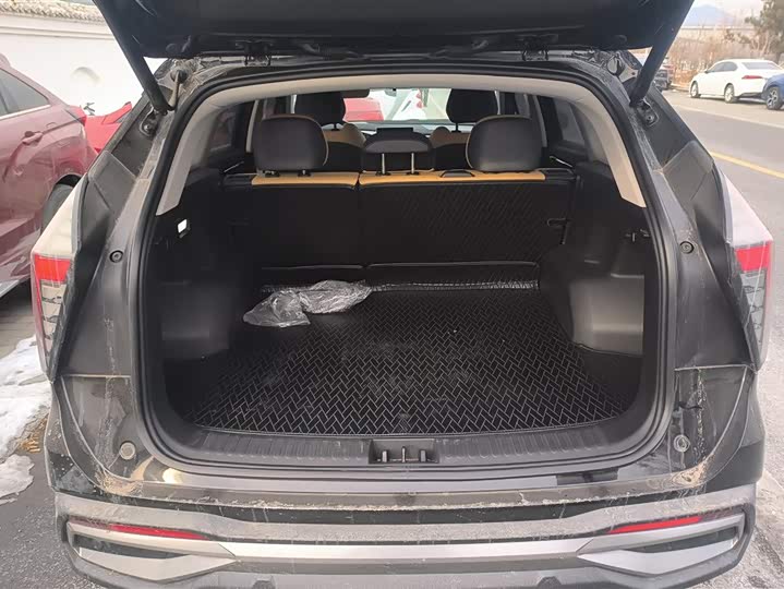 Фото 4 - Geely Atlas L