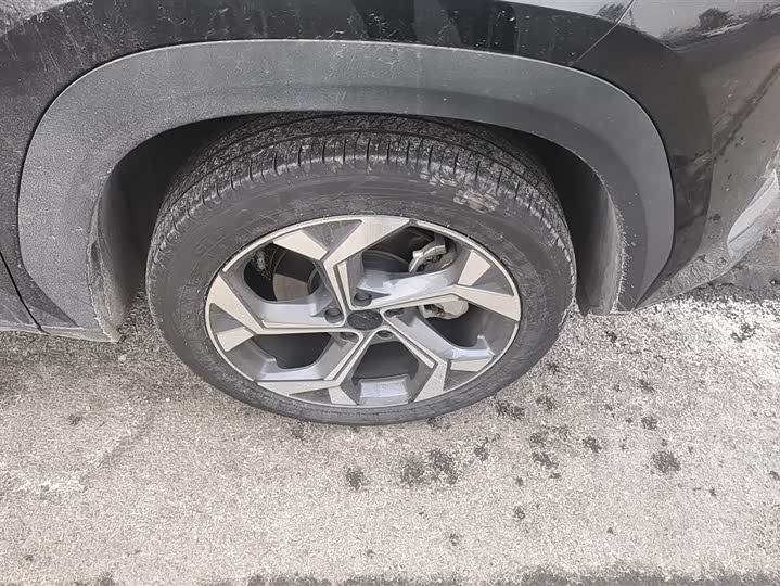 Фото 6 - Geely Atlas L