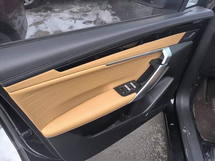 Фото 7 - Geely Atlas L