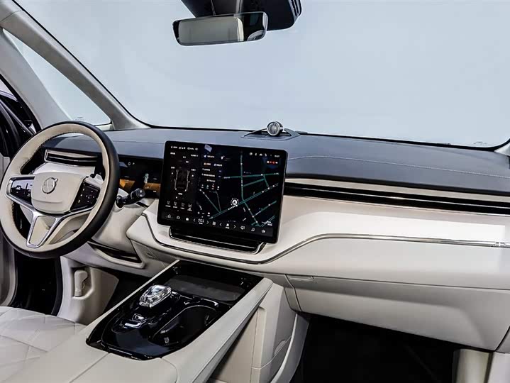 Фото 2 - Volvo EM90