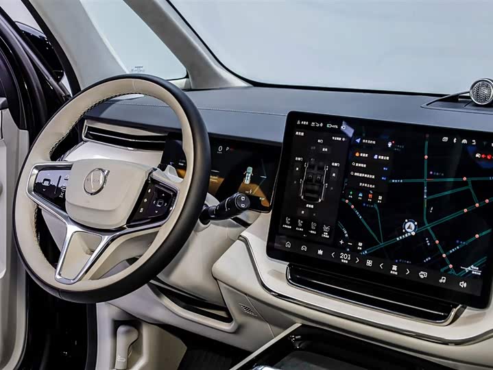 Фото 3 - Volvo EM90