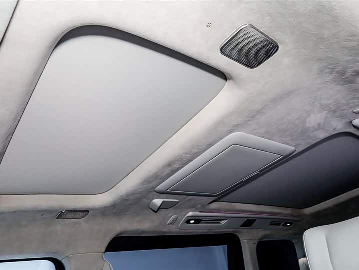 Фото 7 - Volvo EM90