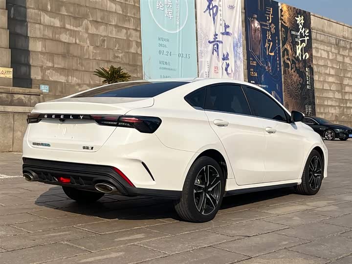 Фото 5 - Geely Binrui