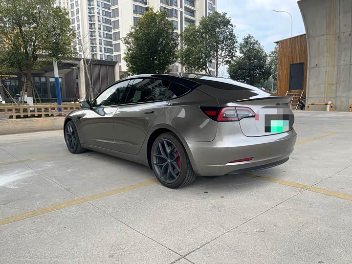 Фото 6 - Tesla Model 3