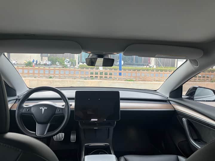 Фото 8 - Tesla Model 3