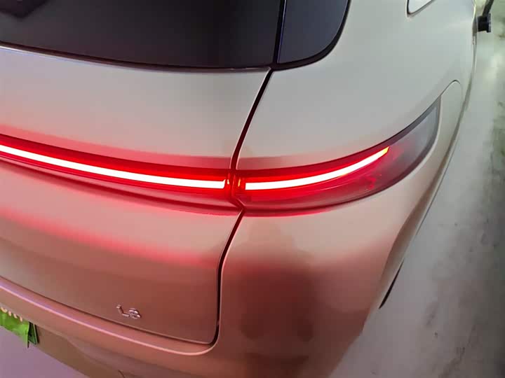 Фото 8 - LiXiang L8