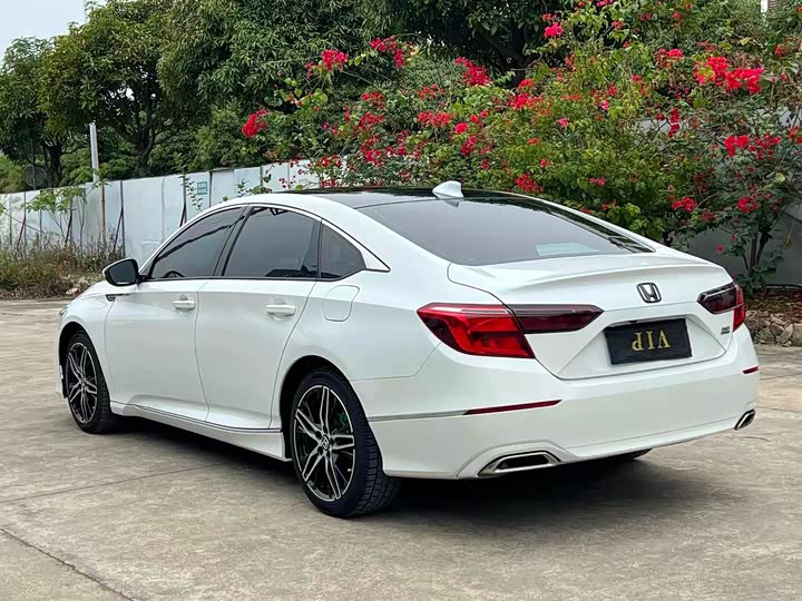 Фото 9 - Honda Inspire