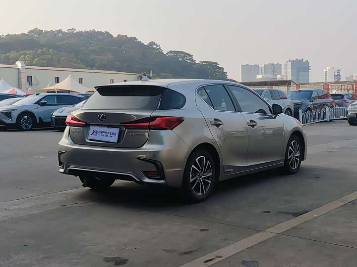 Фото 4 - Lexus CT 200h