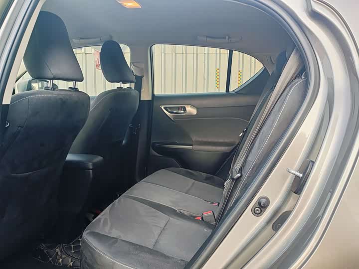 Фото 9 - Lexus CT 200h