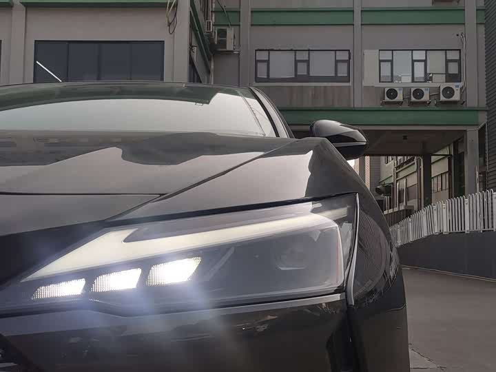 Фото 8 - Lexus RZ