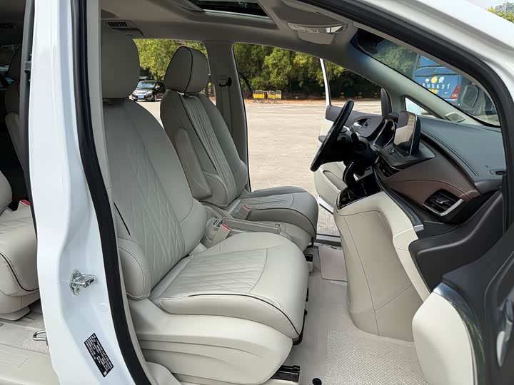 Фото 7 - Buick GL8 ES