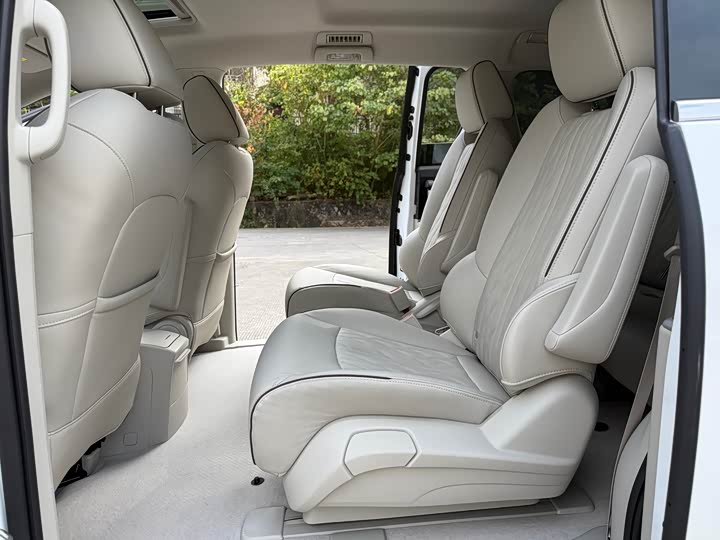 Фото 8 - Buick GL8 ES