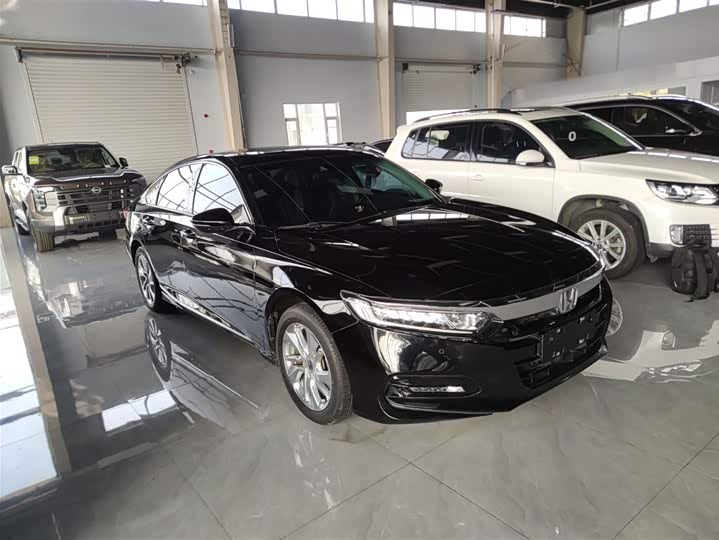 Фото 4 - Honda Accord